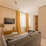 Located New Stylish In Old Town