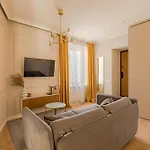 Located New Stylish In Old Town Apartamento