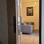 Located New Stylish In Old Town *