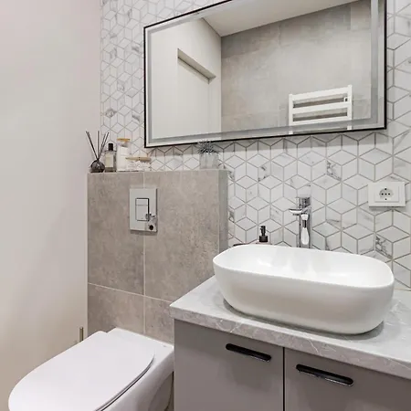 Located New Stylish In Old Town Вильнюс