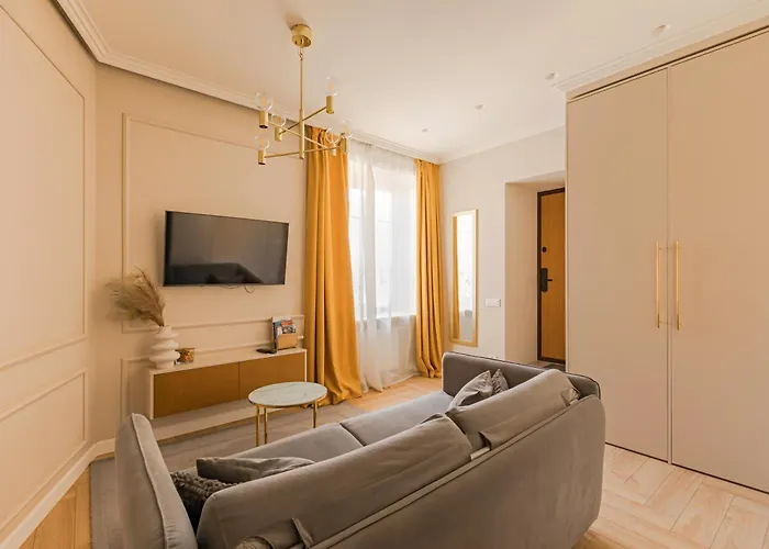 Located New Stylish In Old Town