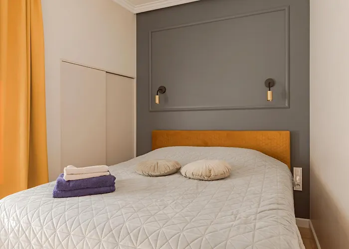 Located New Stylish In Old Town