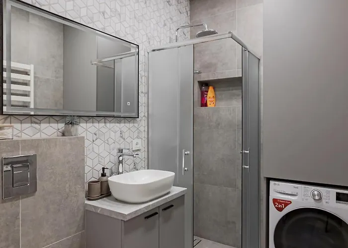 Located New Stylish In Old Town Butas *