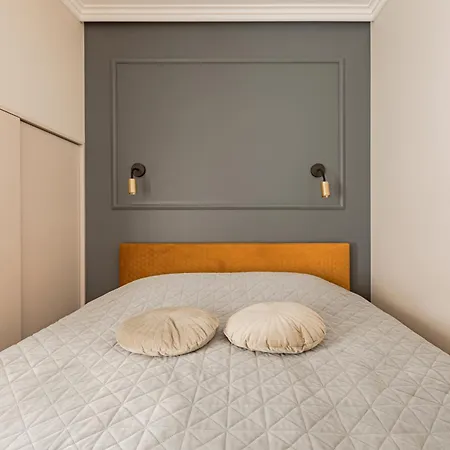 Located New Stylish In Old Town Apartment *
