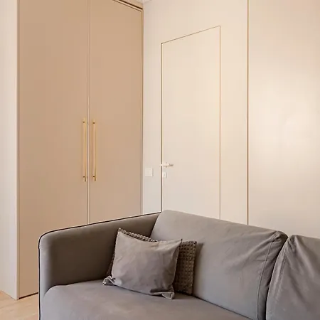 Located New Stylish In Old Town *