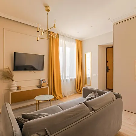 Located New Stylish In Old Town
