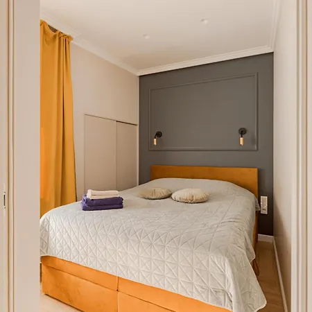 Located New Stylish In Old Town Apartment