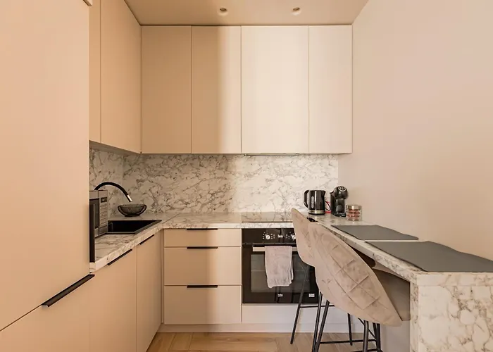 Located New Stylish In Old Town