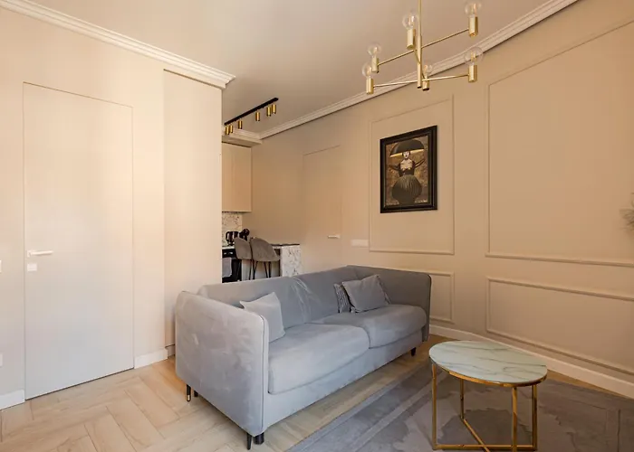 Located New Stylish In Old Town דירה